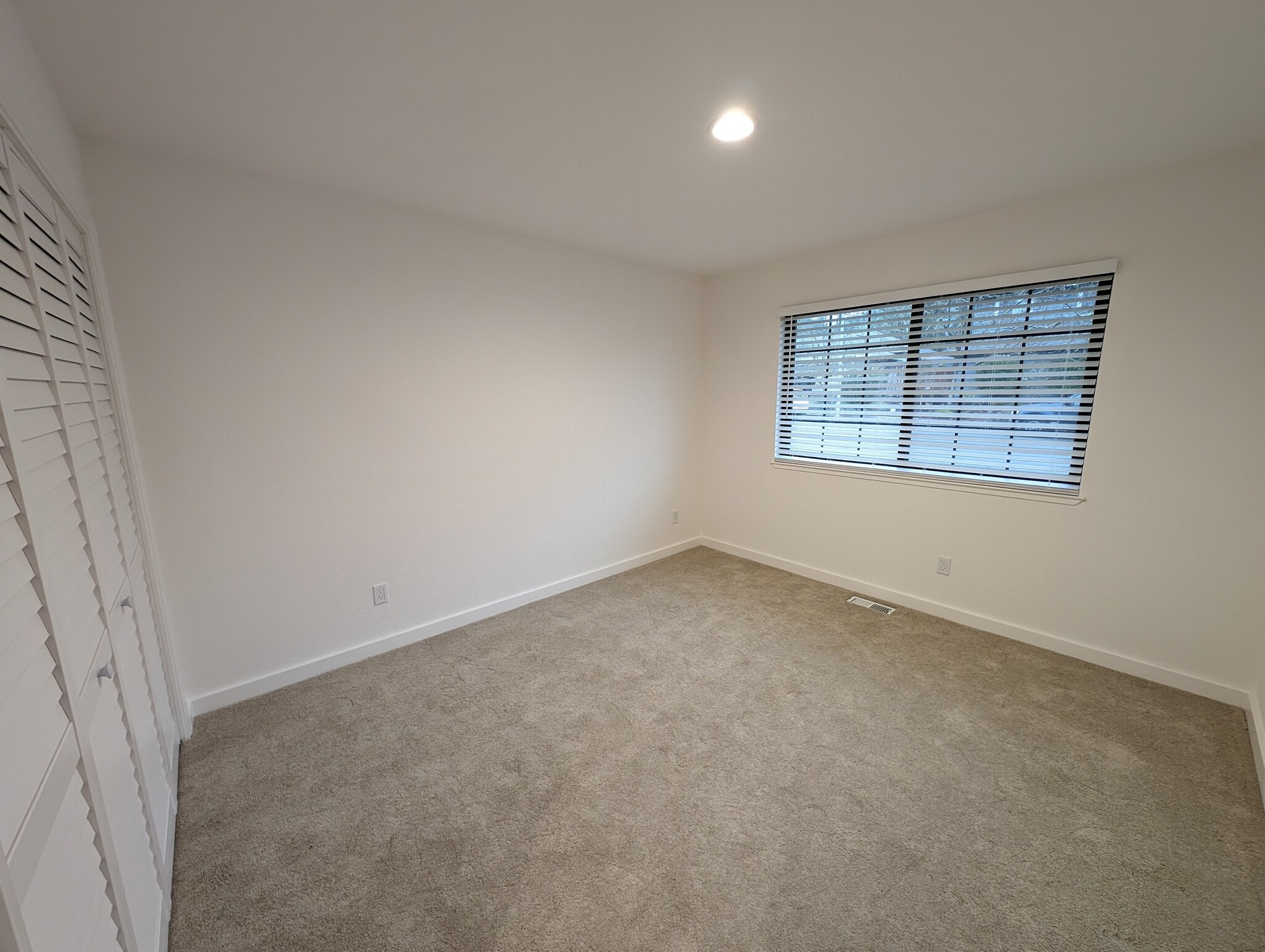 Bedroom 2 - 4977 Hoen Ave