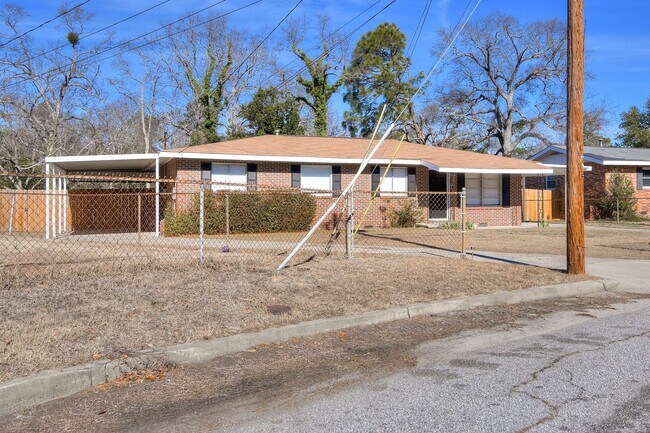 Building Photo - 4 Bedroom 1.5 Bathroom Home in Augusta