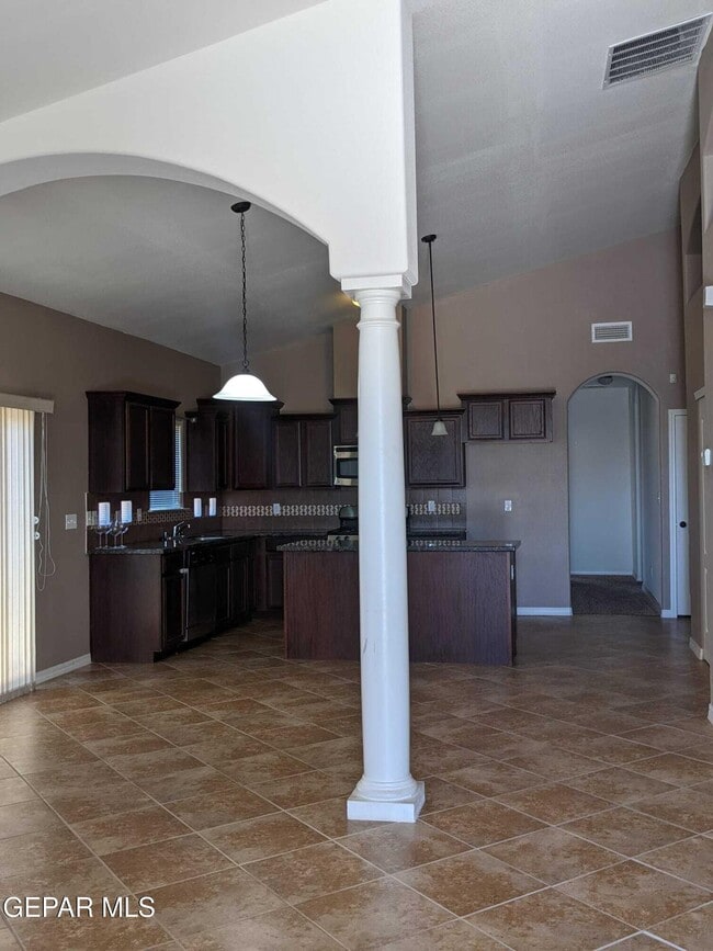 Building Photo - 14657 Spanish Point Dr