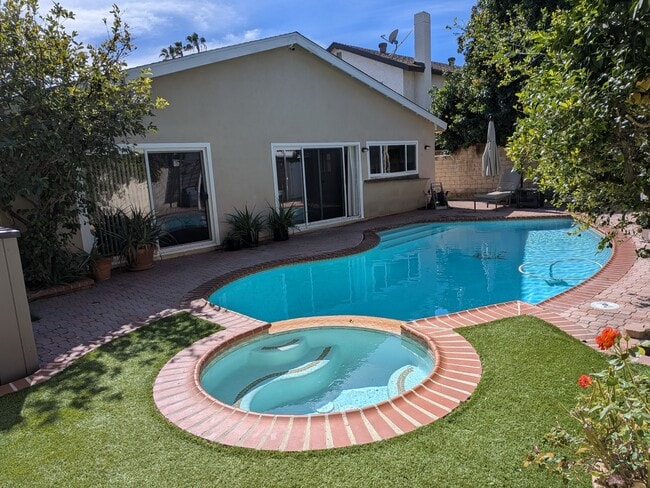 Building Photo - 20143 Baltar St