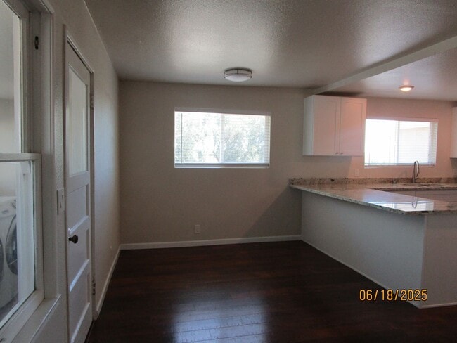 Building Photo - 4177 W Muller Rd