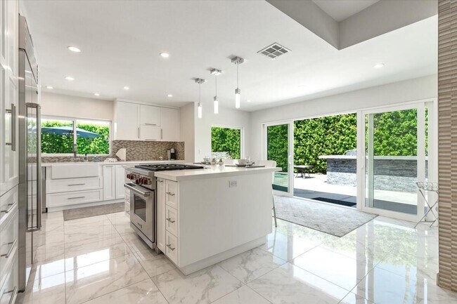 Building Photo - 76140 Fairway Dr