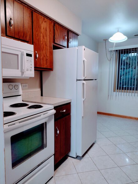 Building Photo - 10332 Parkside Ave