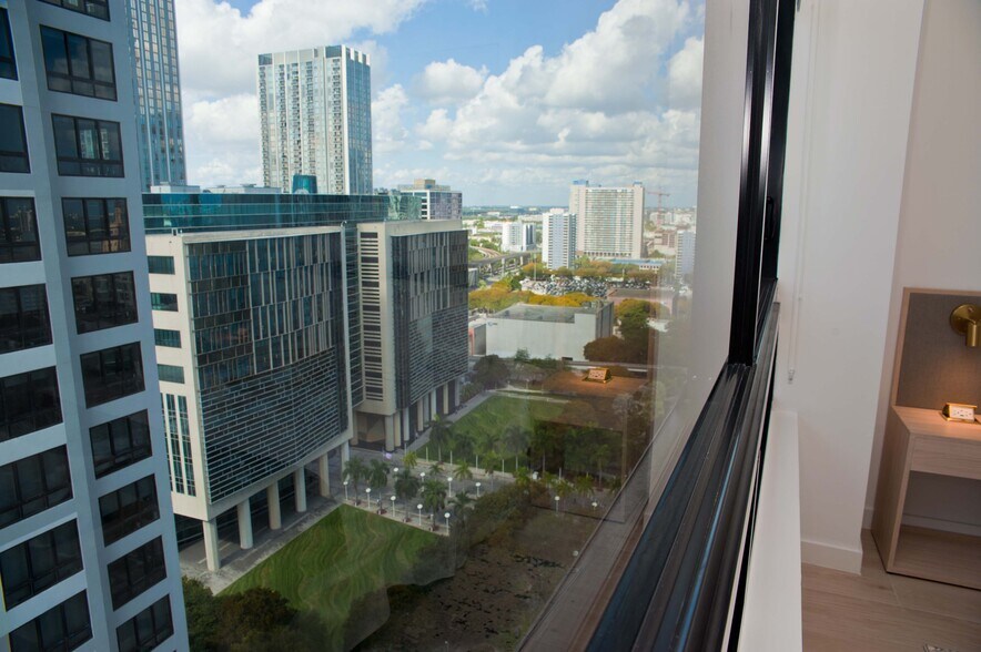 Building Photo - 225 N Miami Ave