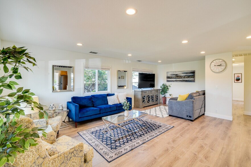 Building Photo - 4615 Armour Dr