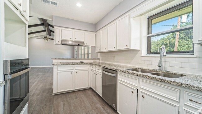 Building Photo - 3008 Columbia St