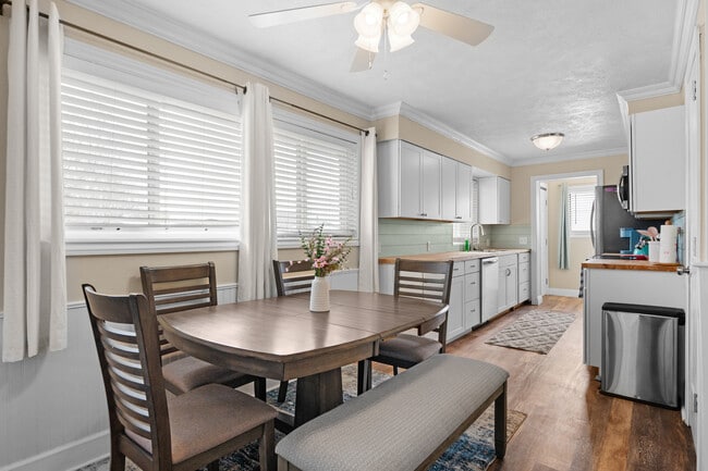 Building Photo - 428 Edwards Ave