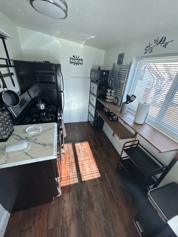 Building Photo - 859 S Grn St