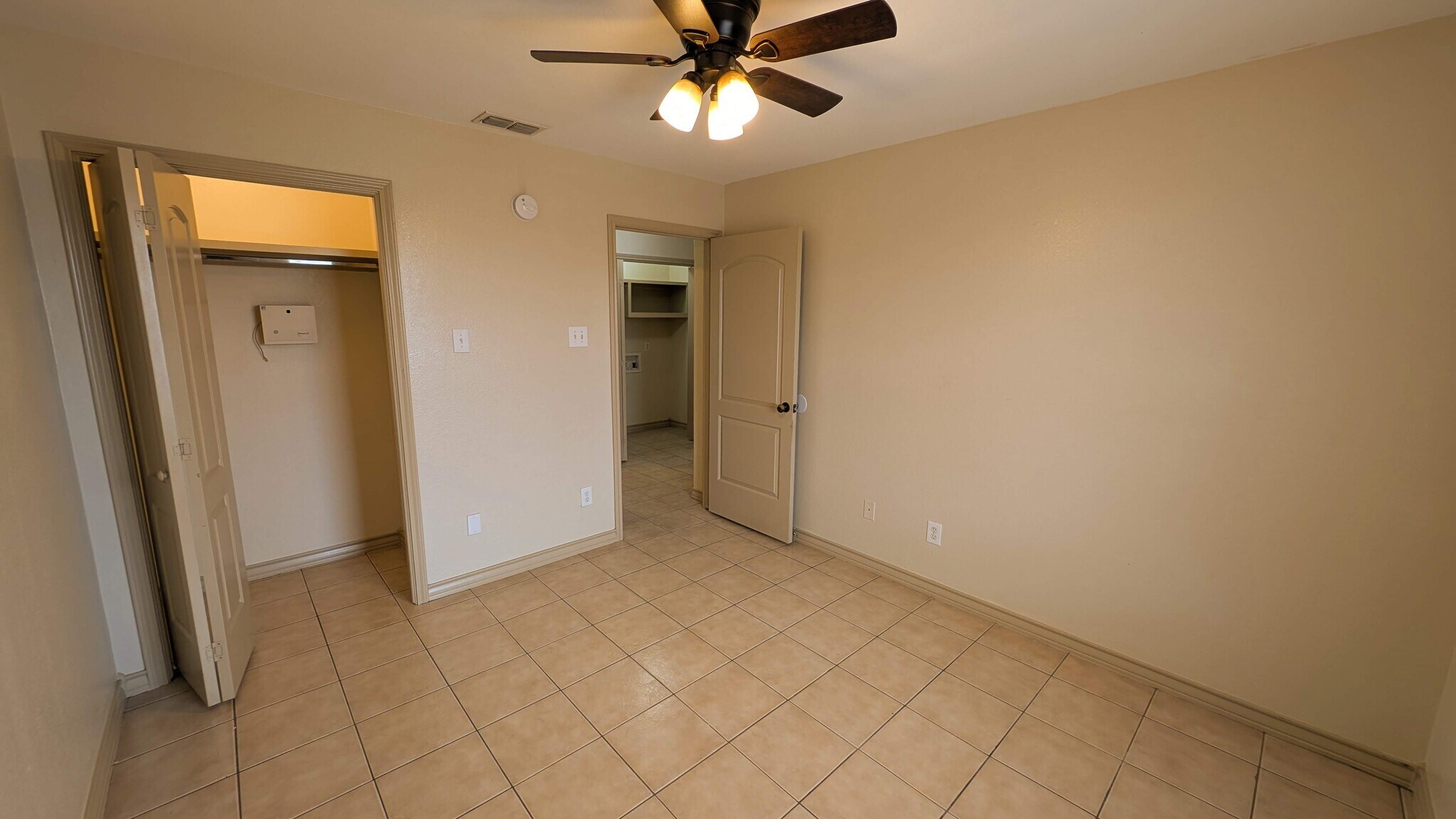 Building Photo - 1708 Chacon St