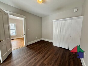 Building Photo - 32 Hall St