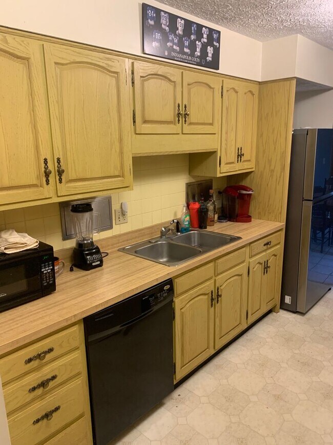 Building Photo - *** AVAILABLE AUGUST 2027 *** 3 Bedroom - 2 Bath Home (Great for a large group!)