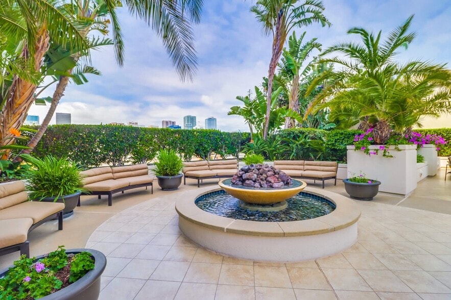 Building Photo - 200 Harbor Dr