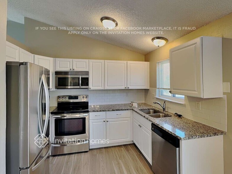 Building Photo - 12142 Bellaire Pl