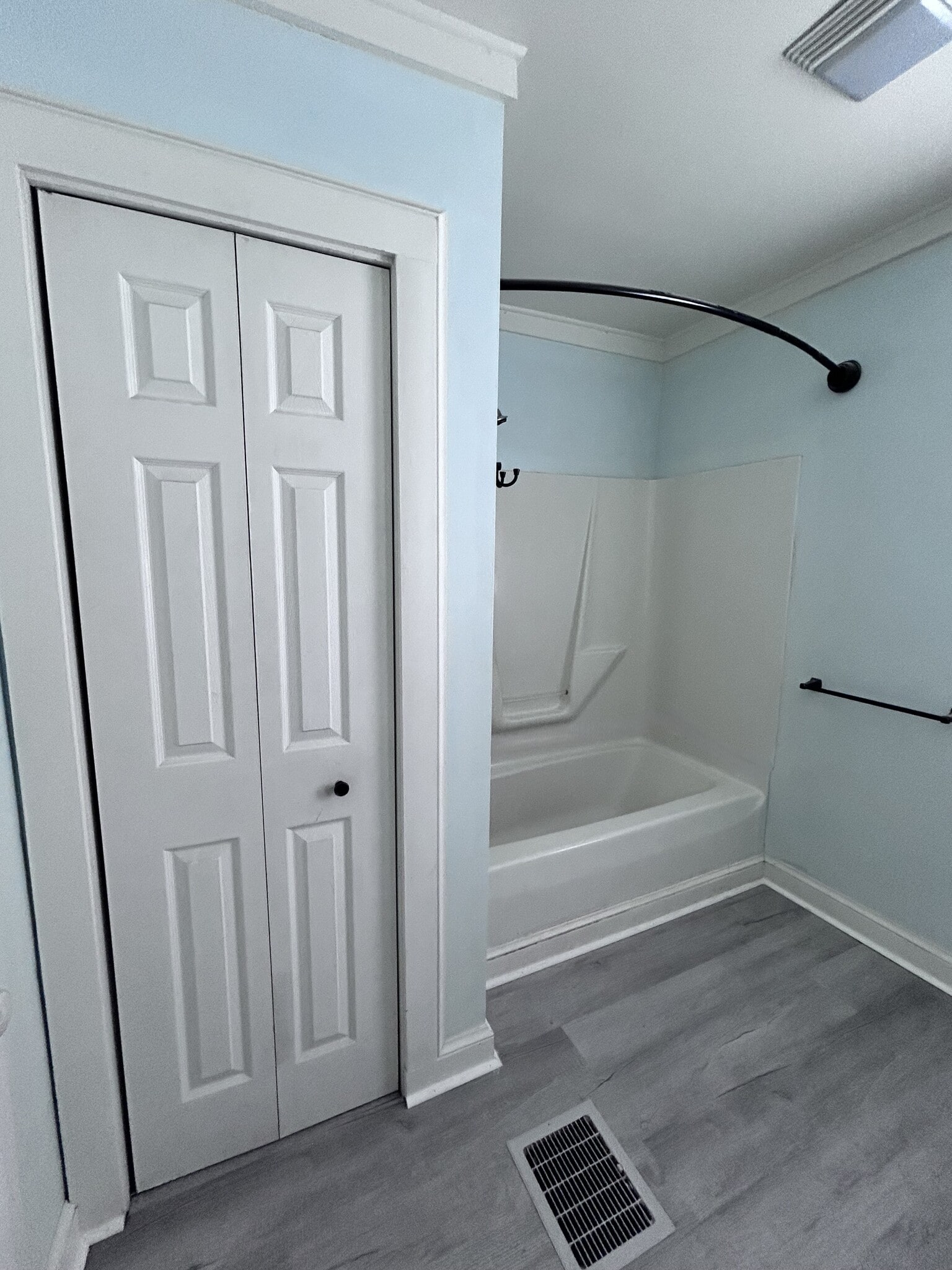 Building Photo - 31 Dix Ave