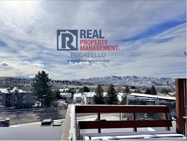 Building Photo - 4 bed 3 bath home - 2 car garage - pet friendly