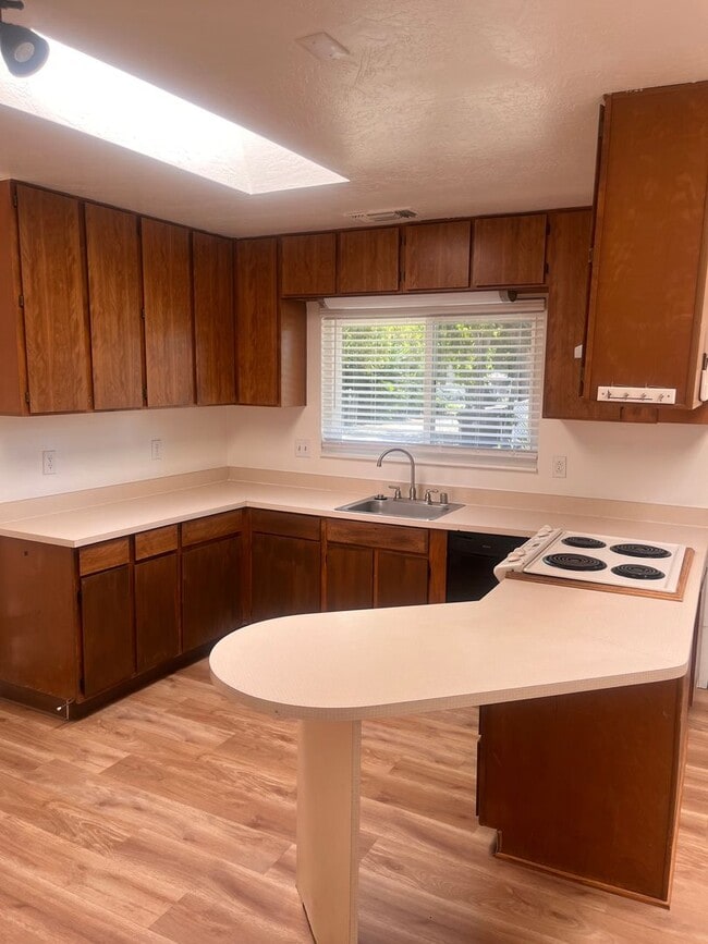 Building Photo - Great 1 bedroom 1 bathroom cottage on wooded lot in Citrus Heights