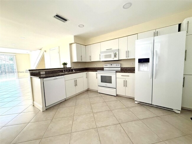 Building Photo - 1601 Sorrento Dr
