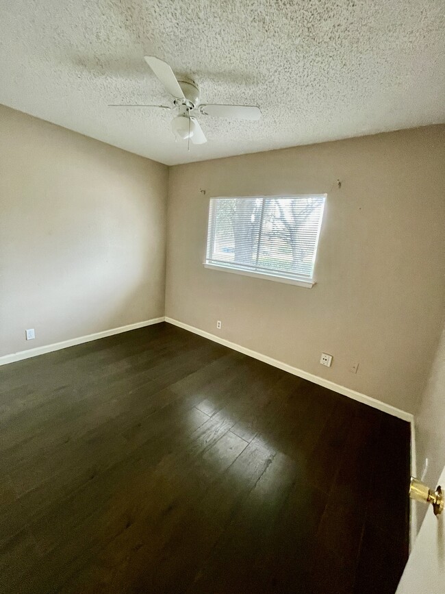 Building Photo - 1078 Honey Tree St