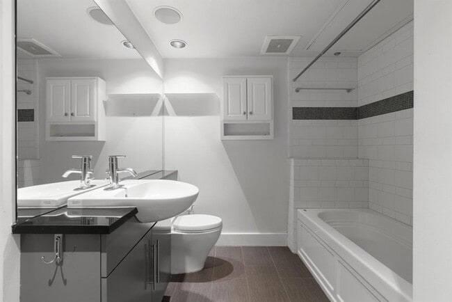 Building Photo - 300 Bowie St