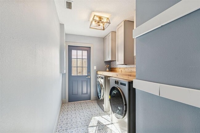 Building Photo - 292 Sunlit Cove Dr NE