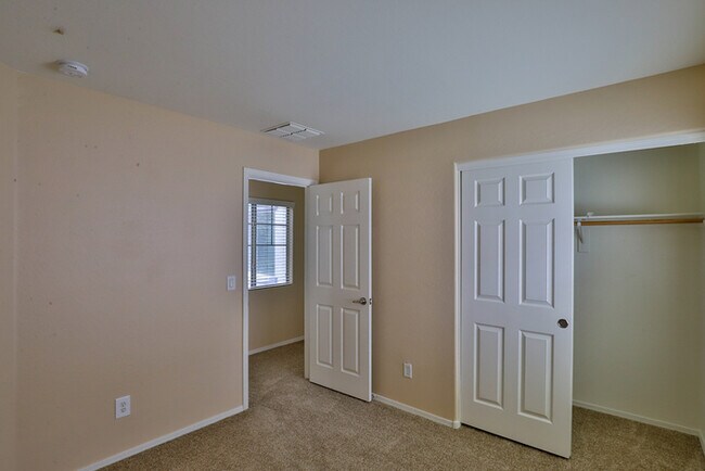 Building Photo - 501 N Citrus Ln