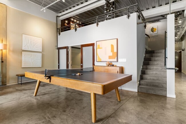 Building Photo - Spacious 2br loft with in-unit laundry and...