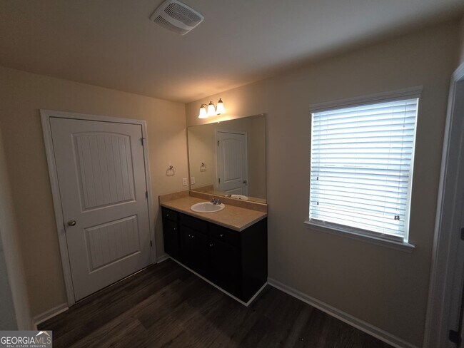 Building Photo - 326 Lauren Dr