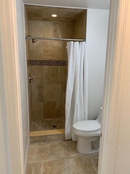 Upstairs Bathroom - 2171 Fox Chase Blvd