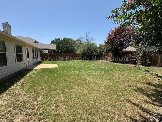 Building Photo - 304 E Clover Park Dr