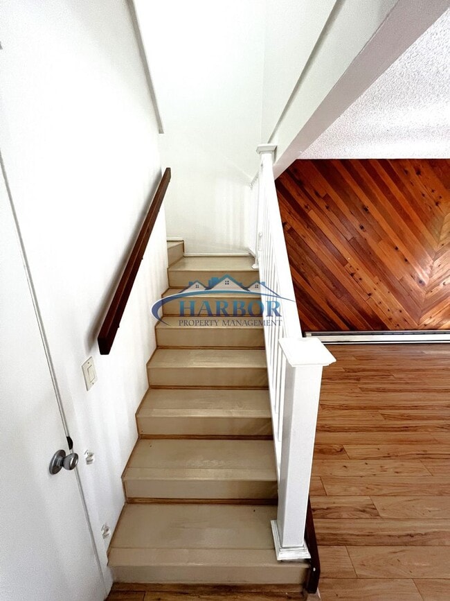 Building Photo - Charming Townhome in the Desirable Mirales...