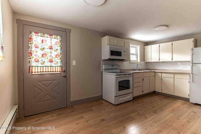 Building Photo - 540 N Main St