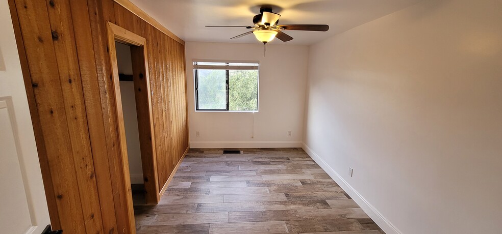 Ceiling fan in bedroom - 5513 Riggs Rd