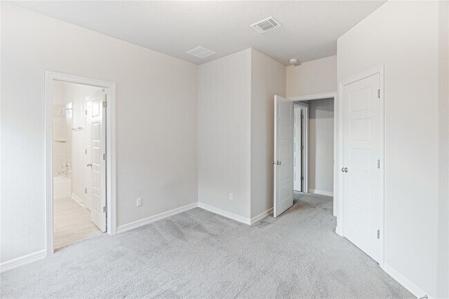 Building Photo - 2212 Dillon Pond Ln