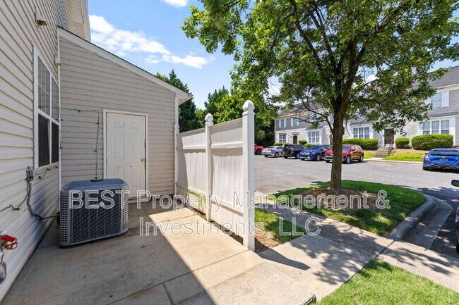 Building Photo - 8130 Kings Creek Dr