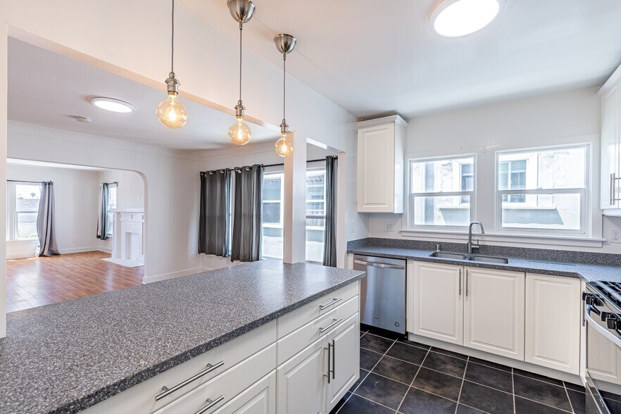 Building Photo - 232 N New Hampshire Ave