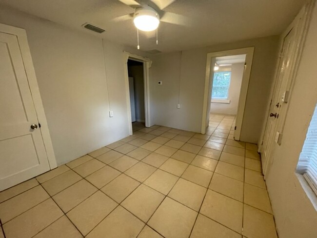 Building Photo - Beautiful 2 Bed 1 Bath House In Fifth Ave ...