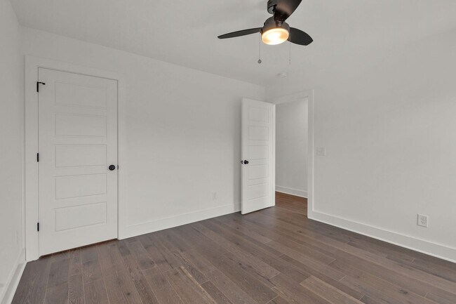 Building Photo - Modern Living In East Nashville!