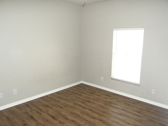Building Photo - Charming 3/2 home in Port Tampa