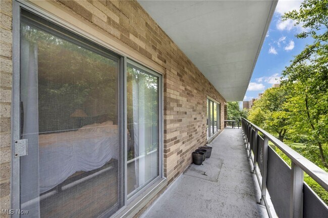 Building Photo - 2202 Acacia Park Dr