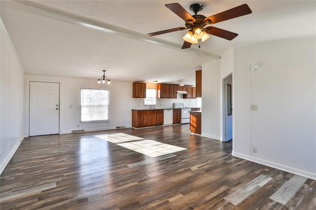 Building Photo - 172 Kid Ranch Ln