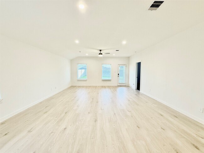Building Photo - 31611 Farlam Farms Trl