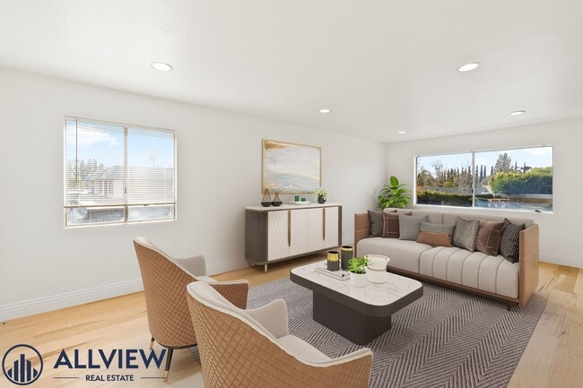 Primary Photo - Renovated 2 Bedroom, 1 Bathroom Available ...