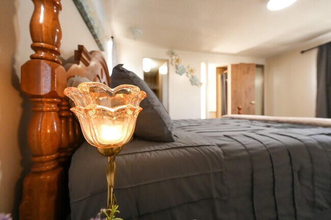Building Photo - Stylish & Spacious 2-Bedroom Mobile Home