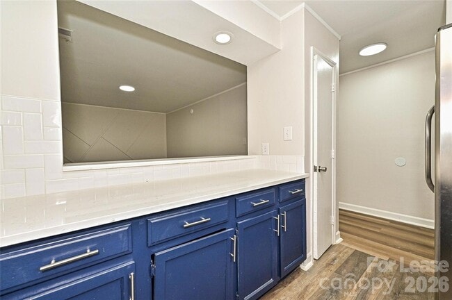 Building Photo - 8439 Country Oaks Rd