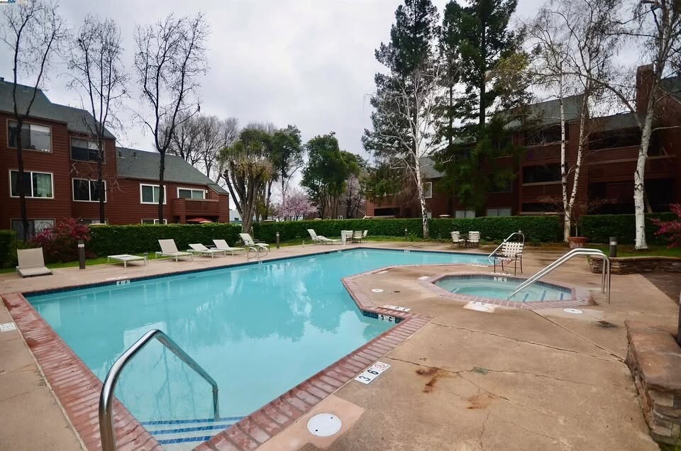 Building Photo - 820 Catkin Ct