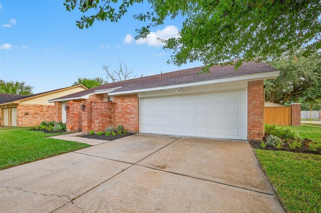 Building Photo - 19543 Quiet Brook Dr