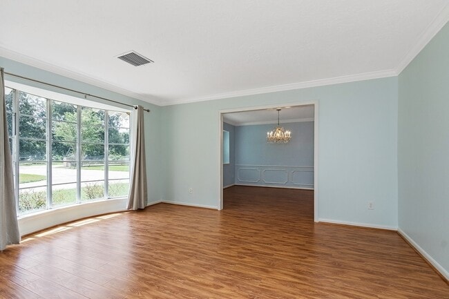 Building Photo - 5511 Greentree Dr