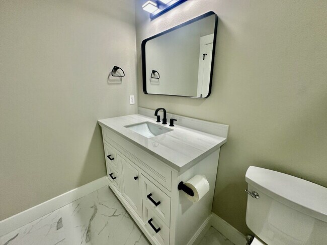 Building Photo - Gorgeous Renovated Two Bedroom Home in Sun City!