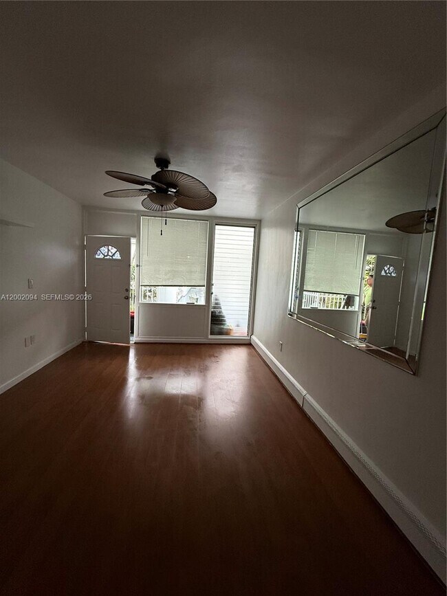 Building Photo - 10281 E Bay Harbor Dr