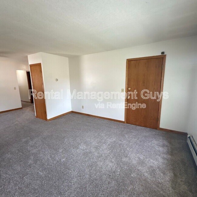 Building Photo - 4615 Tyler St NE